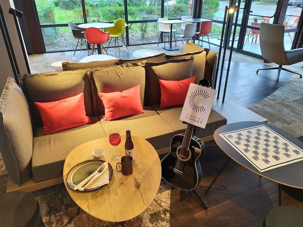 Imagen del bar/restaurante del Hotel IBIS MELUN. Foto 5