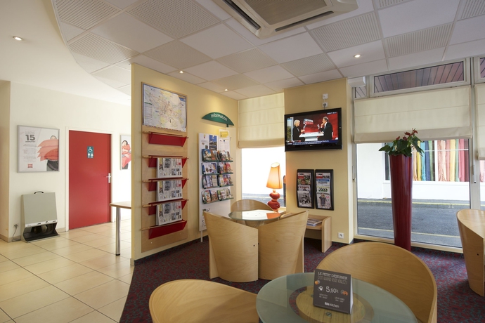 Imagen de los interiores del Hotel IBIS PAU CENTRE. Foto 18