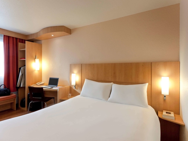 Imagen de la habitación del Hotel IBIS PAU CENTRE. Foto 15