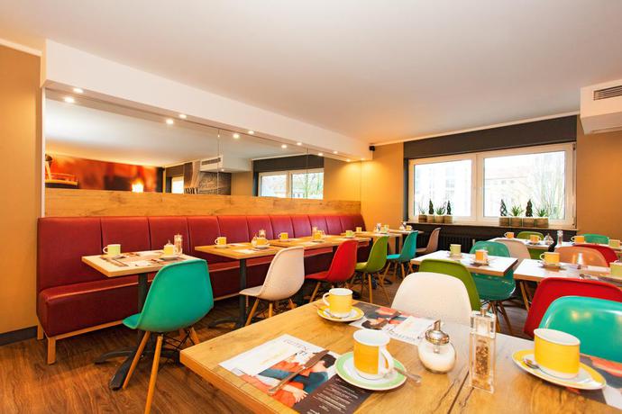 Imagen del bar/restaurante del Hotel IBIS SAARBRÜCKEN. Foto 2