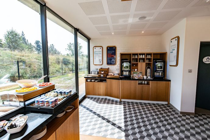 Imagen del bar/restaurante del Hotel IBIS STYLES BORDEAUX LORMONT. Foto 3