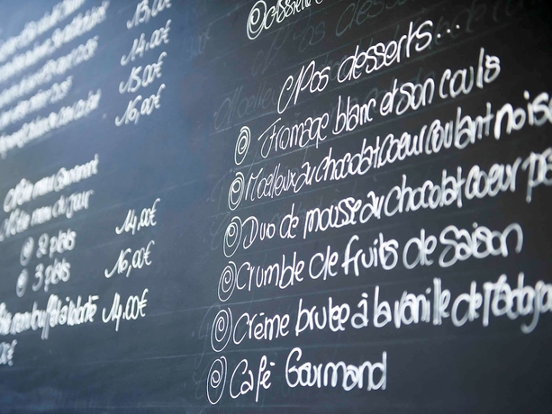 Imagen del bar/restaurante del Hotel IBIS VANNES. Foto 6