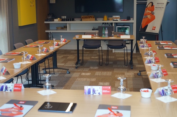 Imagen de los interiores del Hotel IBIS VESOUL. Foto 12