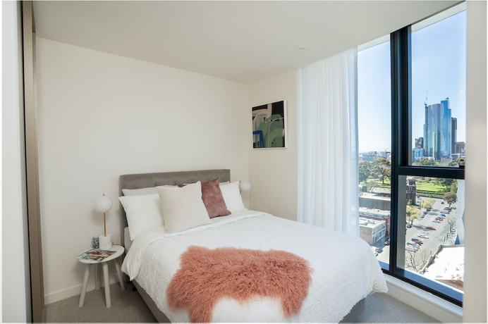 Imagen de la habitación del Hotel IFSuites Melbourne Village. Foto 3