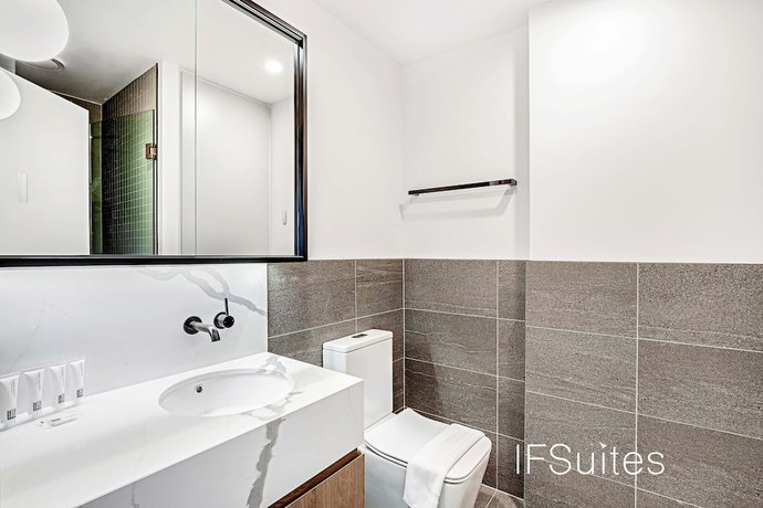 Imagen de la habitación del Hotel IFSuites Melbourne Village. Foto 8