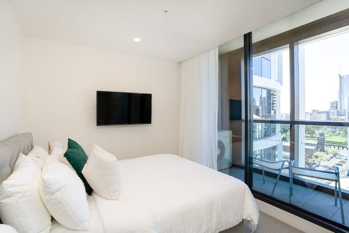 Imagen de la habitación del Hotel IFSuites Melbourne Village. Foto 9