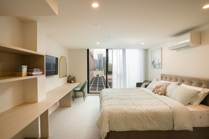 Imagen de la habitación del Hotel IFSuites Melbourne Village. Foto 10