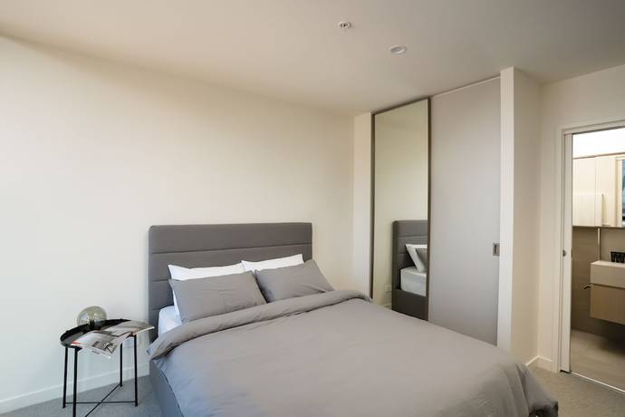 Imagen de la habitación del Hotel IFSuites Melbourne Village. Foto 13