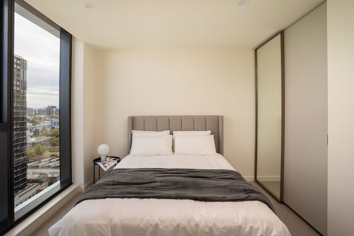 Imagen de la habitación del Hotel IFSuites Melbourne Village. Foto 14