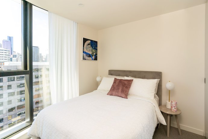 Imagen de la habitación del Hotel IFSuites Melbourne Village. Foto 17