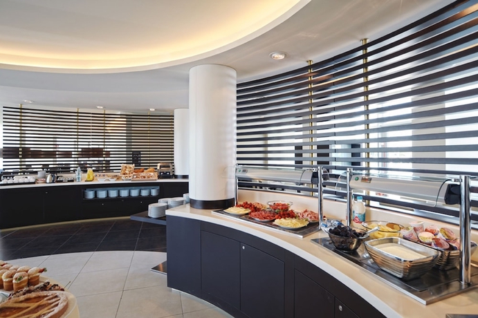 Imagen del bar/restaurante del Hotel IH Hotels Roma Z3. Foto 3