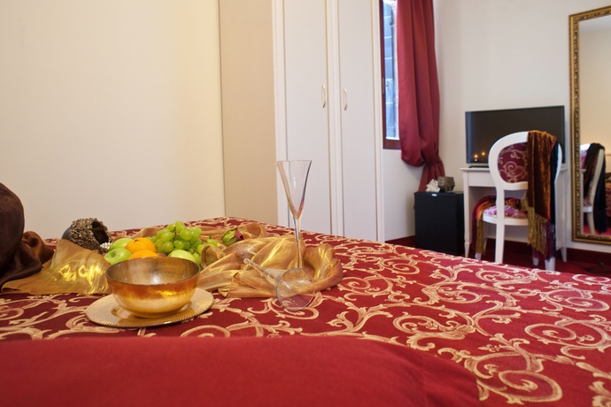 Imagen de la habitación del Hotel IH Hotels Venezia Salute Palace. Foto 6