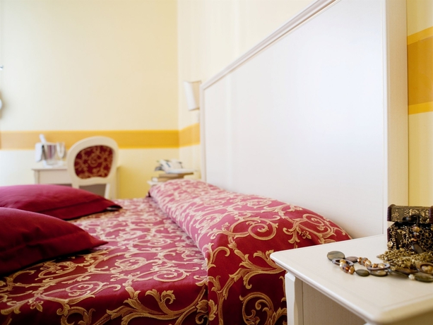 Imagen de la habitación del Hotel IH Hotels Venezia Salute Palace. Foto 7