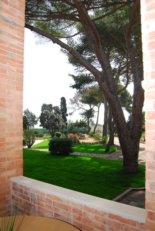 Imagen de los exteriores del Hotel IL PARCO - CENTRO BENESSERE. Foto 5