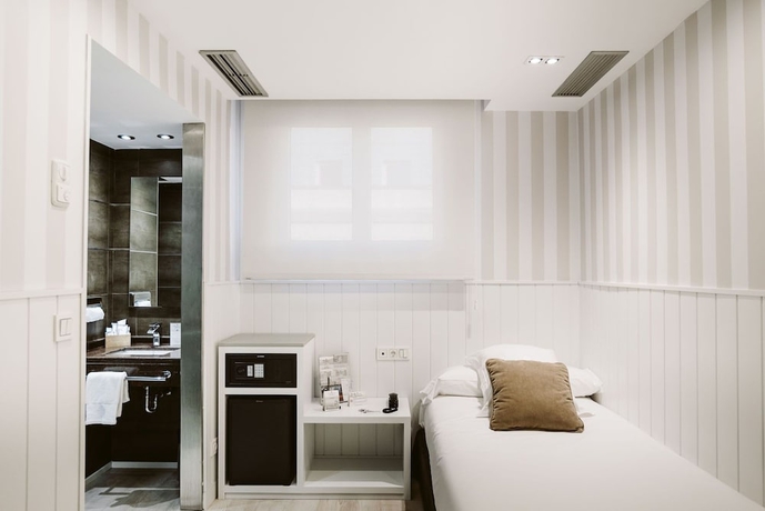 Imagen de la habitación del Hotel ILUNION Abando Bilbao. Foto 15