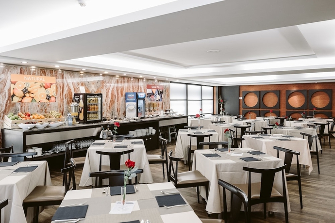 Imagen del bar/restaurante del Hotel ILUNION Abando Bilbao. Foto 5
