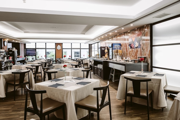 Imagen del bar/restaurante del Hotel ILUNION Abando Bilbao. Foto 6