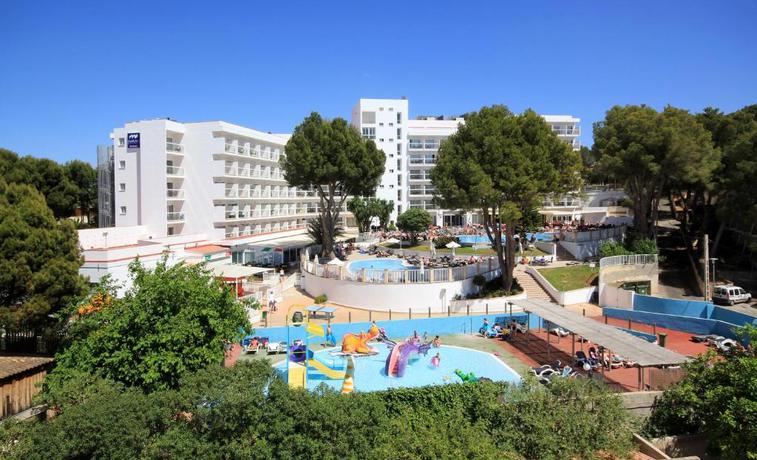 Imagen de los exteriores del Hotel ILUNION Palmanova Mallorca. Foto 16