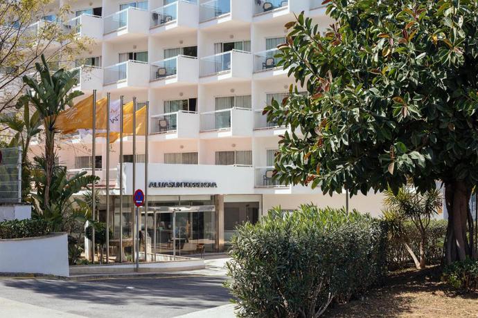 Imagen de los exteriores del Hotel ILUNION Palmanova Mallorca. Foto 17