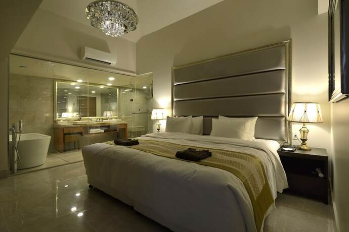 Imagen de la habitación del Hotel IMGYA PALACE. Foto 6