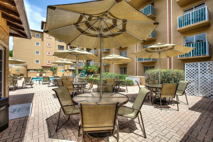 Imagen de los exteriores del Hotel INN OF NAPLES. Foto 12