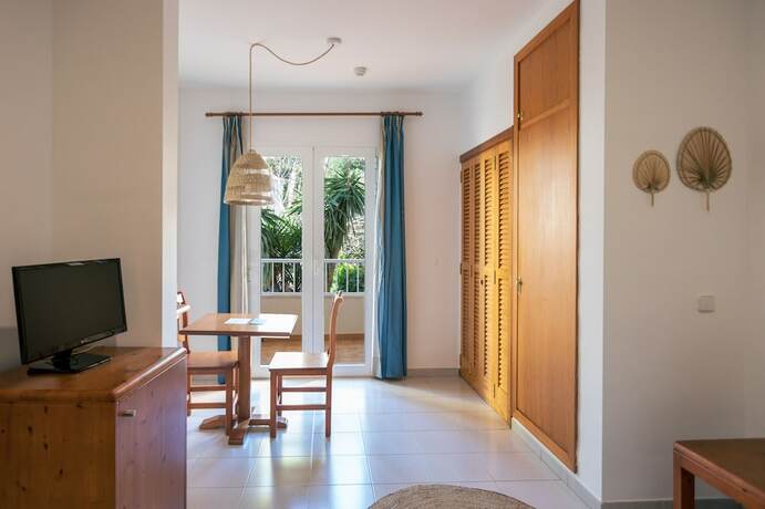 Imagen de la habitación del Hotel INNER Niza Paguera. Foto 17