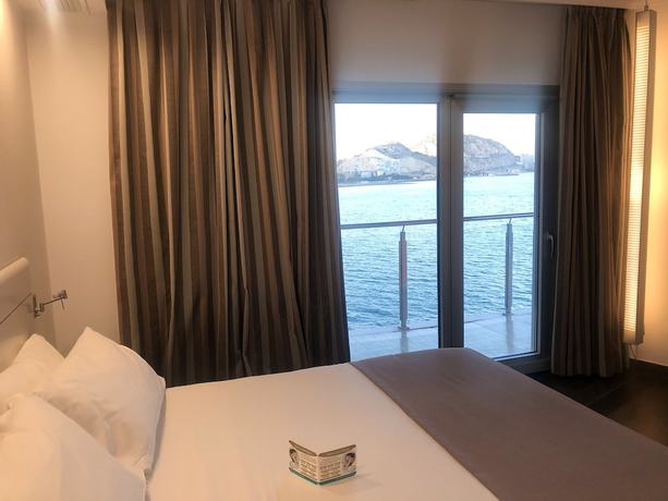 Imagen de la habitación del Hotel INNSiDE Alicante Porta Maris. Foto 5