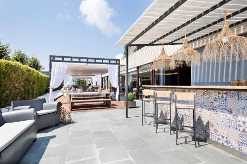 Imagen de los exteriores del Hotel INNSiDE Barcelona Aeropuerto. Foto 9