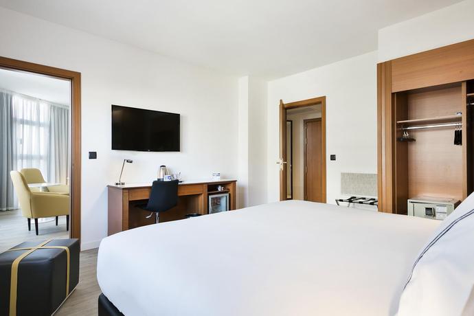 Imagen de la habitación del Hotel INNSiDE Barcelona Apolo. Foto 16