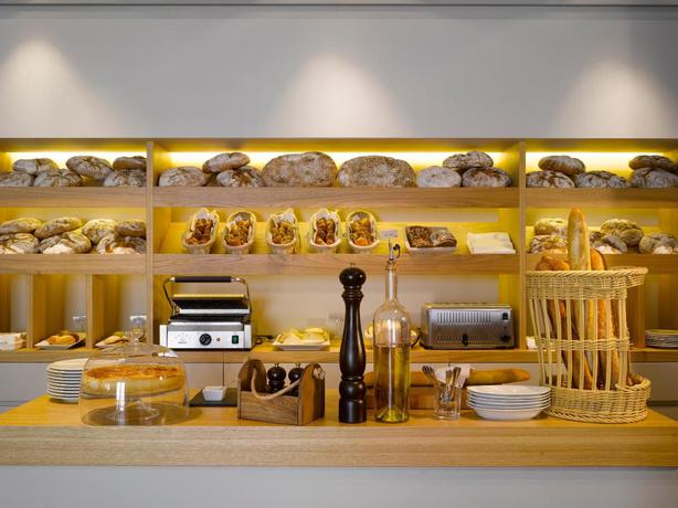 Imagen del bar/restaurante del Hotel INNSiDE Prague Old Town by Meliá. Foto 2