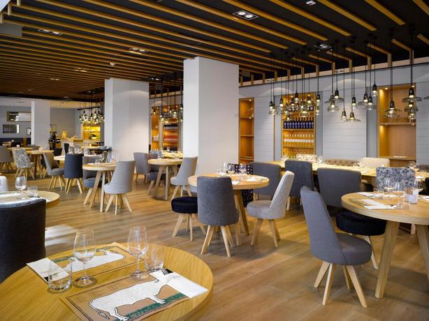 Imagen del bar/restaurante del Hotel INNSiDE Prague Old Town by Meliá. Foto 5