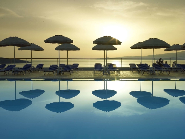 Imagen de la piscina del Hotel INNSiDE by Melia Elounda. Foto 10