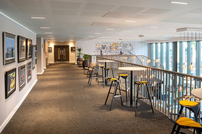 Imagen de los interiores del Hotel INNSiDE by Meli&aacute; Newcastle. Foto 12