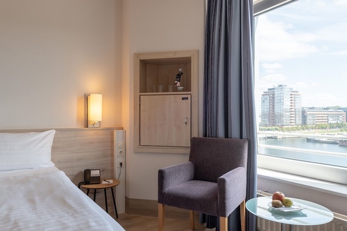 Imagen de la habitación del Hotel INTERCITY KIEL. Foto 9
