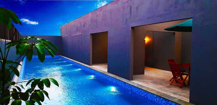 Imagen de la piscina del Hotel IOOVE Tanjung Seminyak Suites. Foto 18