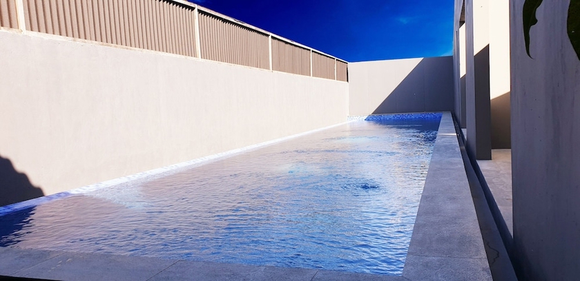 Imagen de la piscina del Hotel IOOVE Tanjung Seminyak Suites. Foto 19