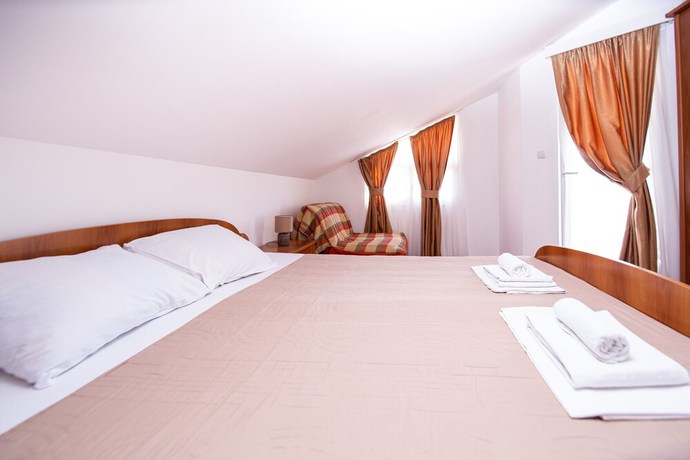 Imagen de la habitación del Hotel IPER. Foto 8