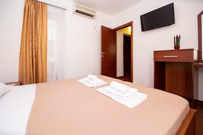 Imagen de la habitación del Hotel IPER. Foto 9