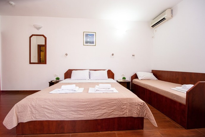 Imagen de la habitación del Hotel IPER. Foto 12