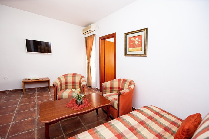 Imagen de la habitación del Hotel IPER. Foto 13