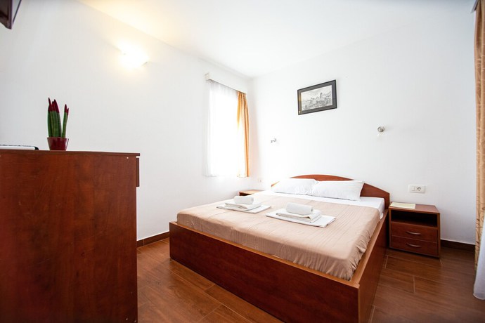 Imagen de la habitación del Hotel IPER. Foto 14