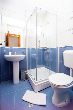 Imagen de la habitación del Hotel IPER. Foto 15