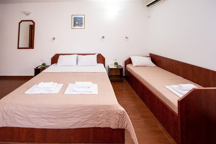 Imagen de la habitación del Hotel IPER. Foto 19
