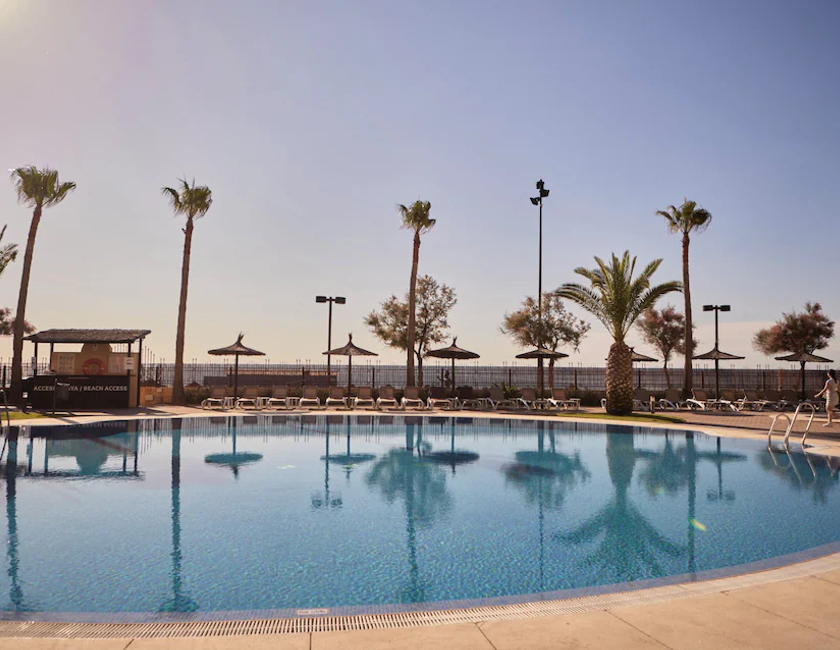 Imagen de la piscina del Hotel IPV Palace and Spa. Foto 16