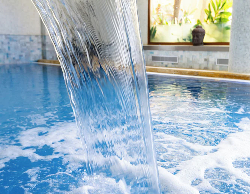 Imagen de la piscina del Hotel IPV Palace and Spa. Foto 17