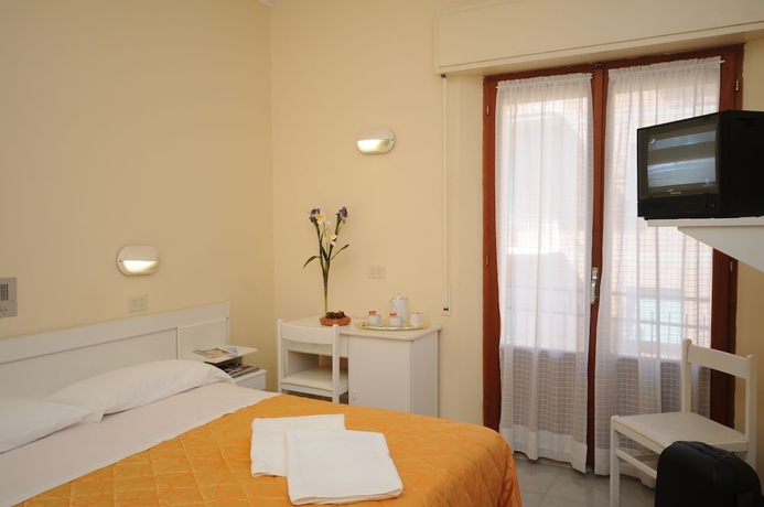 Imagen de la habitación del Hotel IRIS, Chianciano Terme. Foto 5