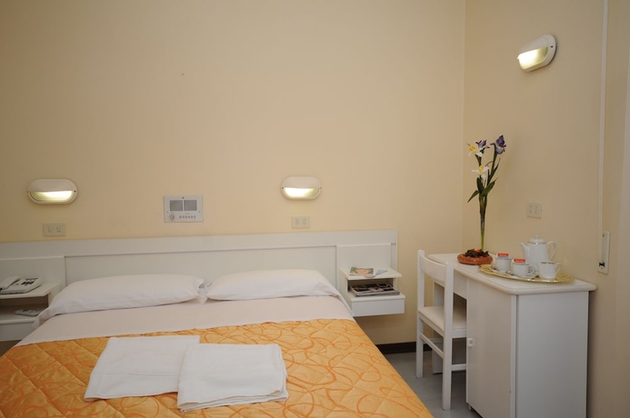 Imagen de la habitación del Hotel IRIS, Chianciano Terme. Foto 7