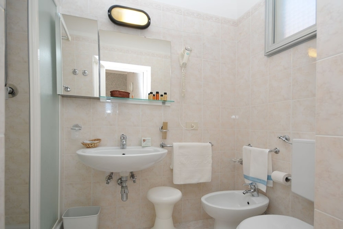 Imagen de la habitación del Hotel IRIS, Chianciano Terme. Foto 11