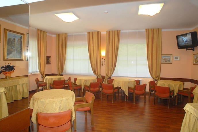 Imagen del bar/restaurante del Hotel IRIS, Chianciano Terme. Foto 3