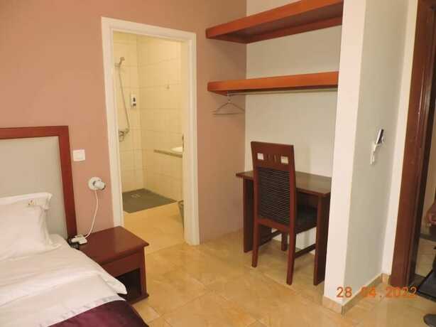 Imagen de la habitación del Hotel IRIS HOTEL, Yaound&eacute;. Foto 16